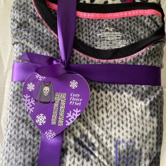 NWT - 2pc Cozy Fleece PJ Set - Picture 1 of 6